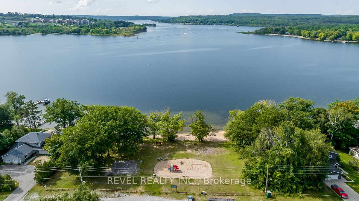 54 Beaufort Cres