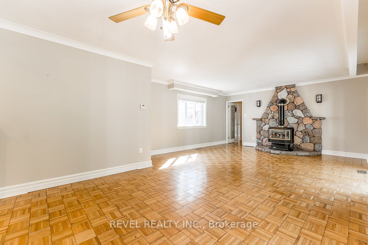 54 Beaufort Cres