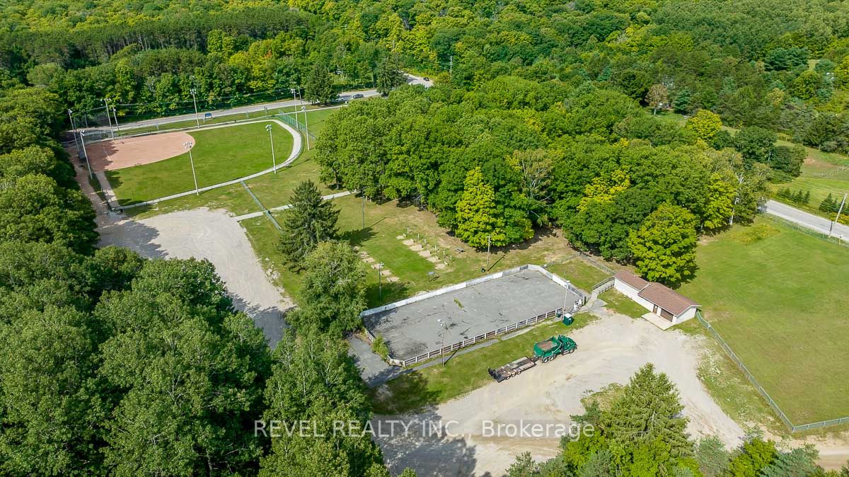 54 Beaufort Cres