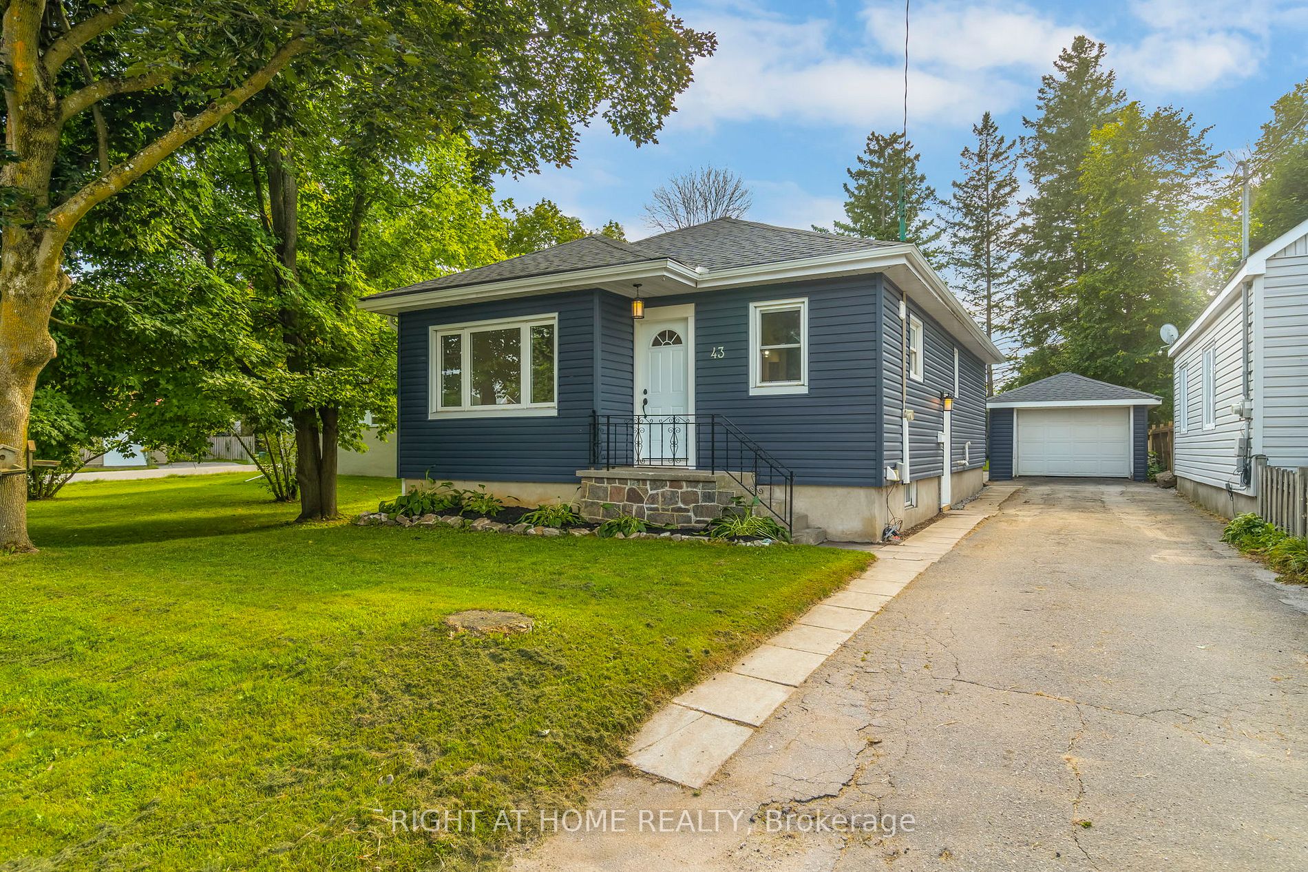 43 Westmount Dr S