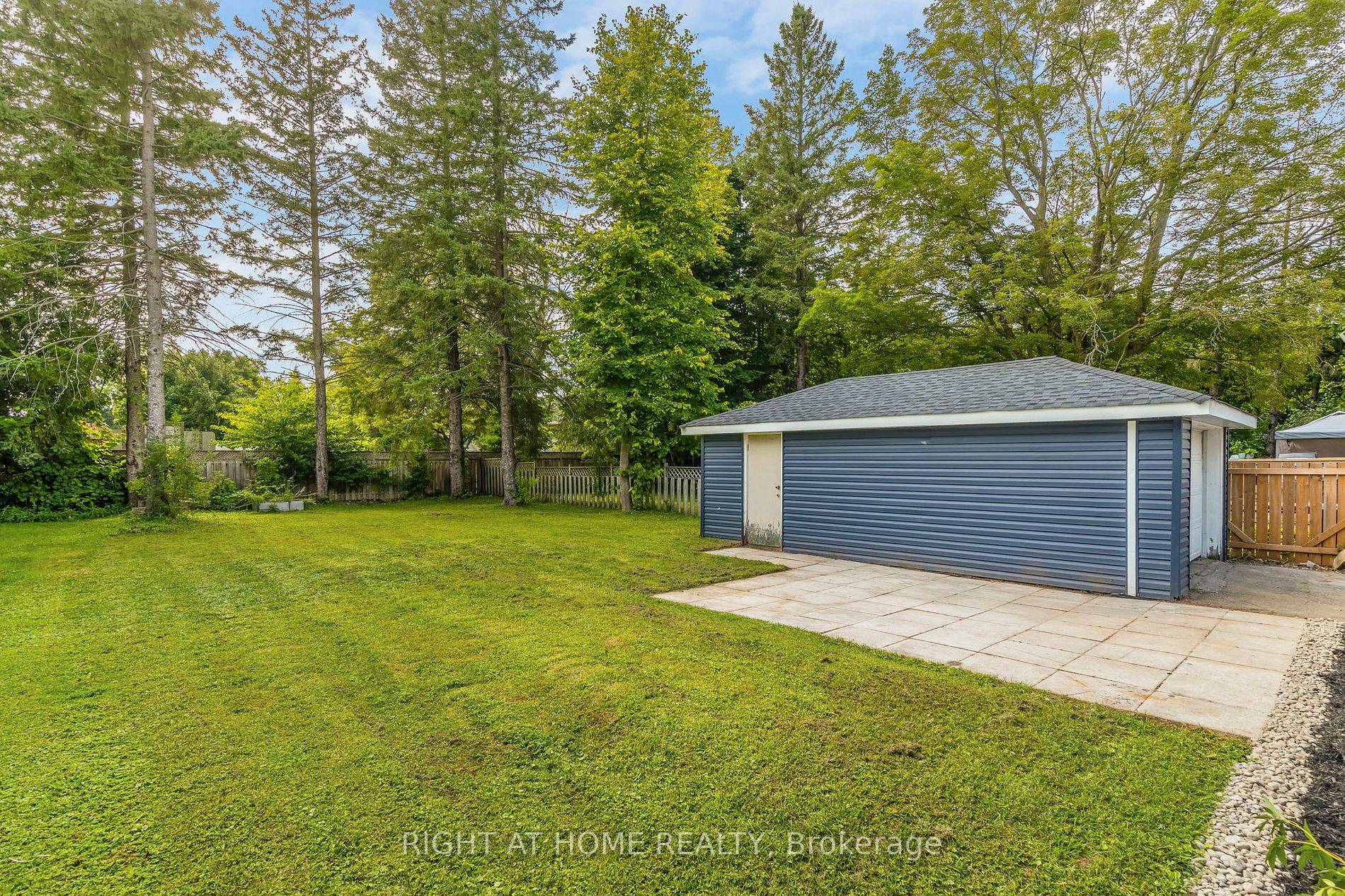 43 Westmount Dr S