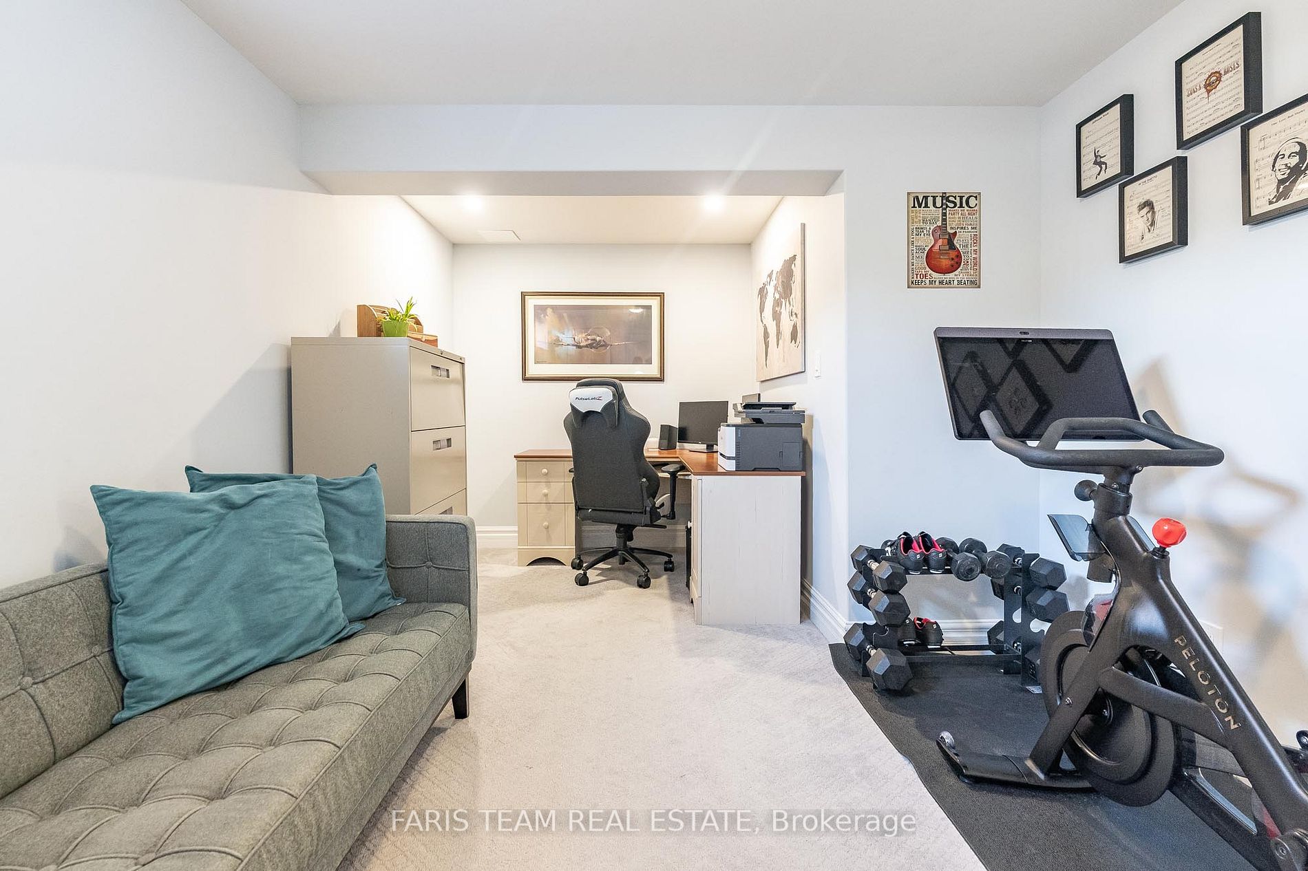 25 Red Oak Crescent