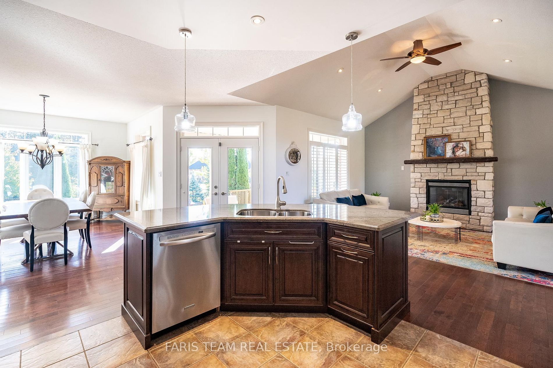 25 Red Oak Crescent