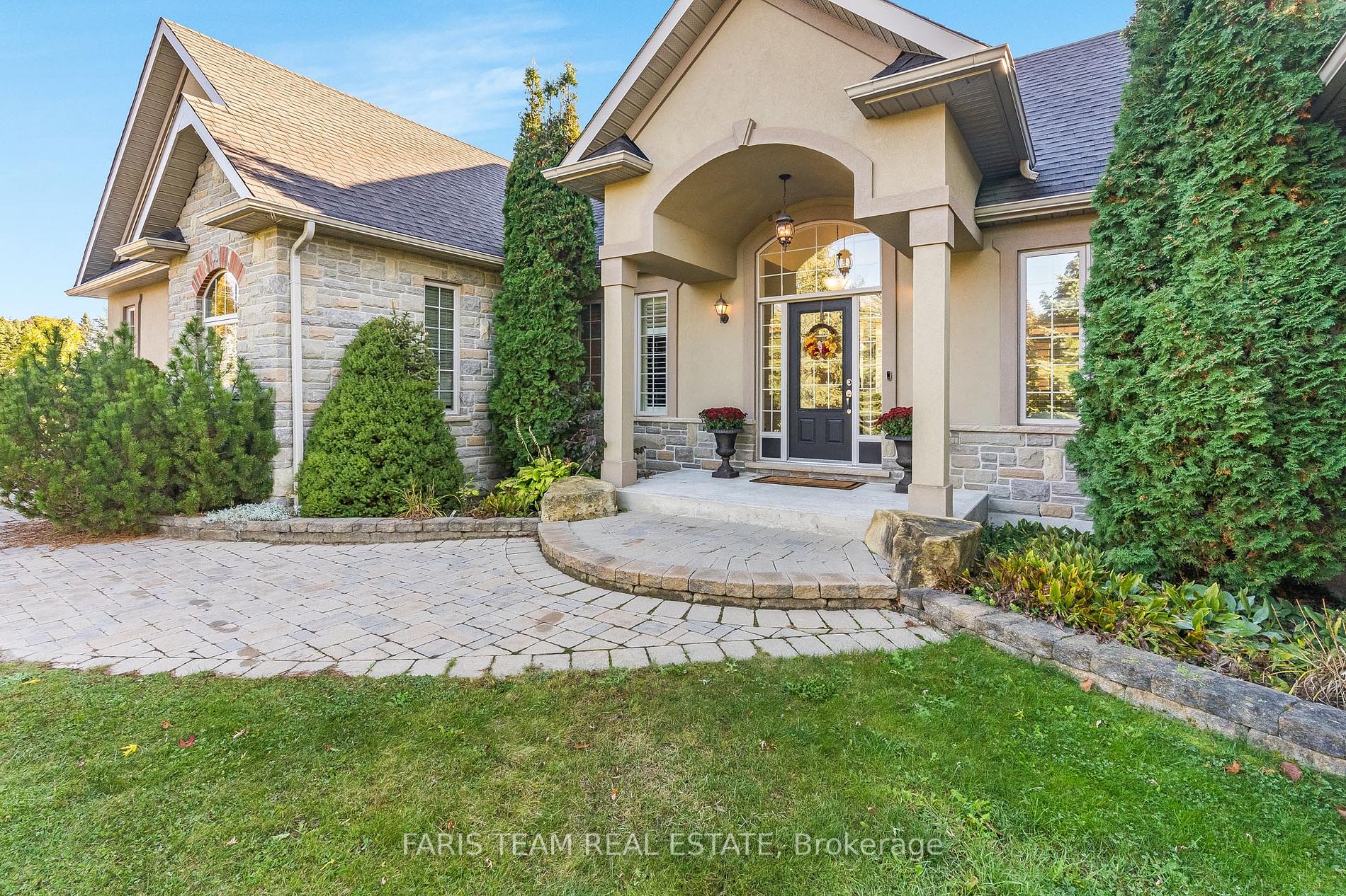 25 Red Oak Crescent