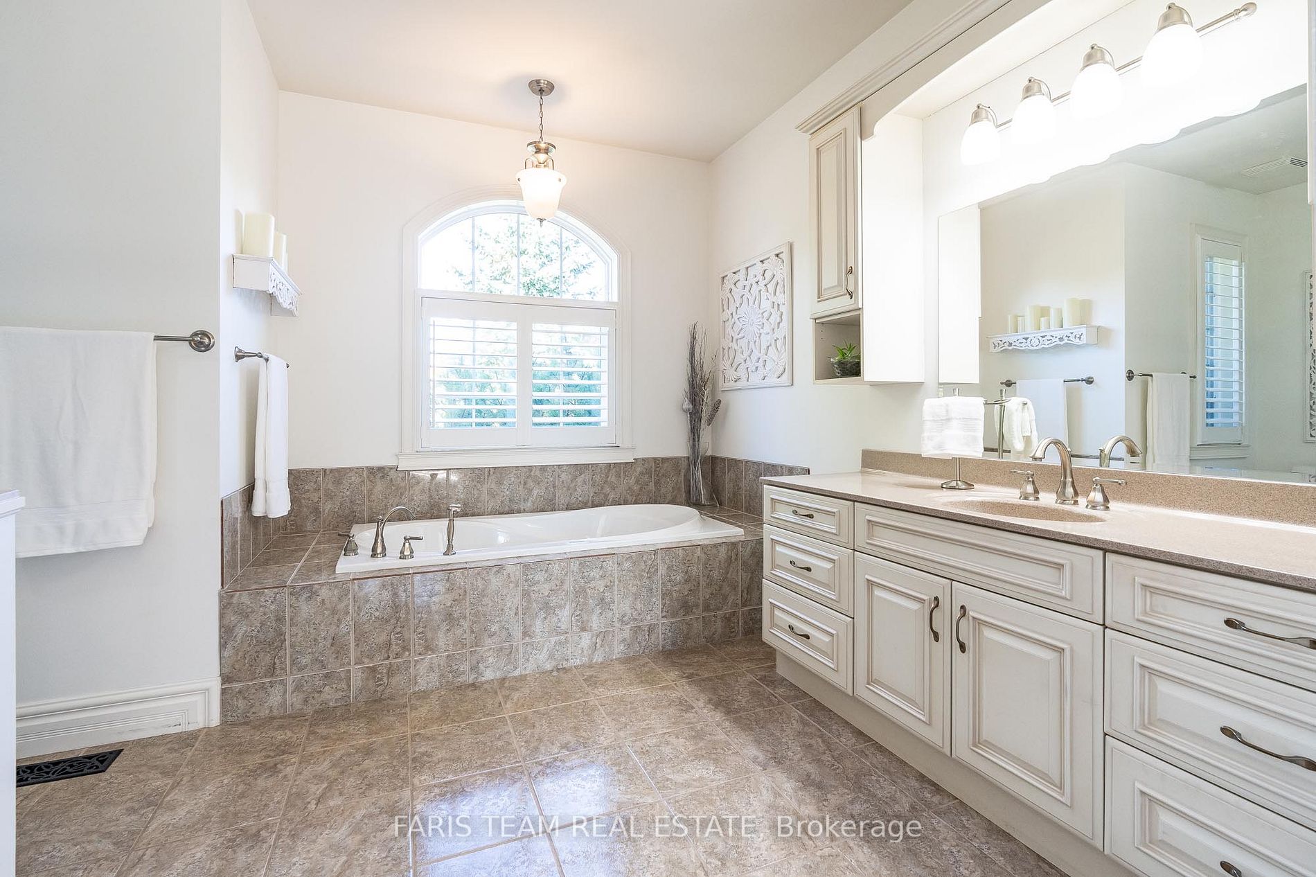 25 Red Oak Crescent