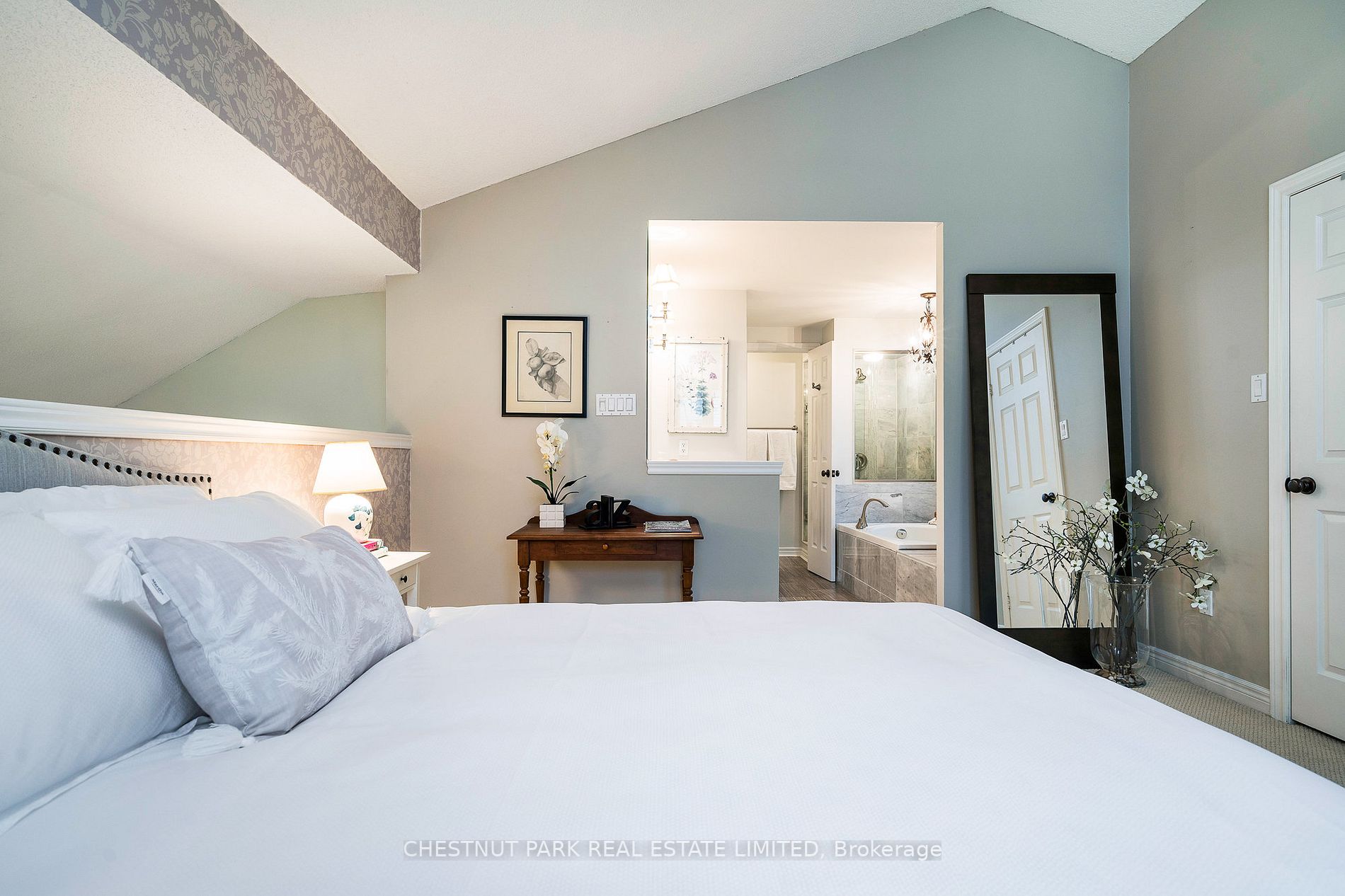 8 Barker Blvd, #8