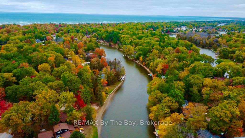 490 Oxbow Park Dr