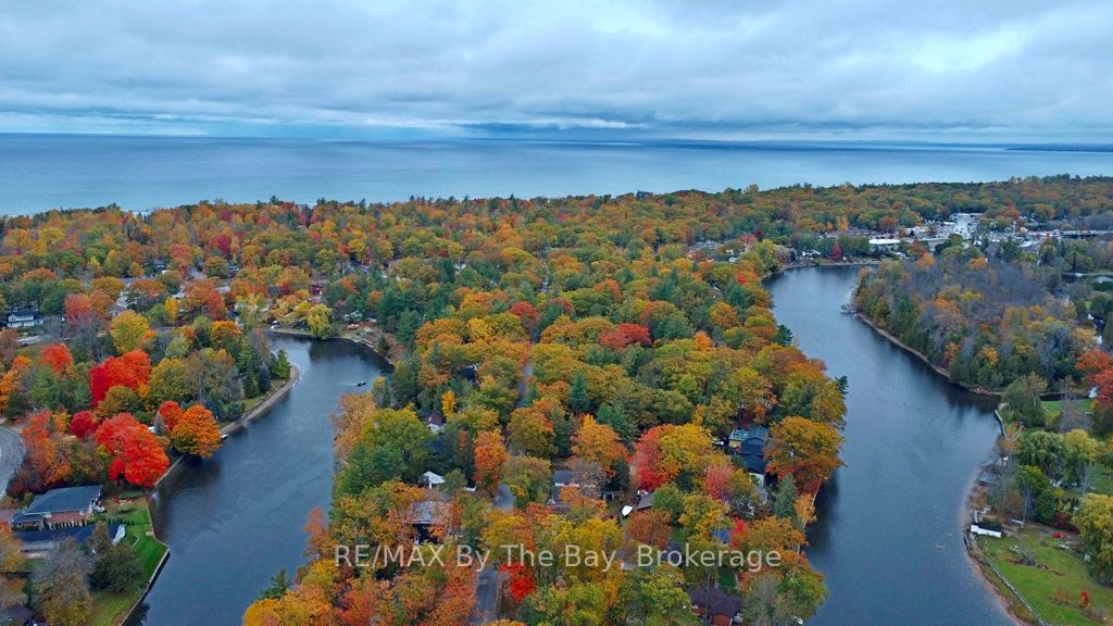 490 Oxbow Park Dr