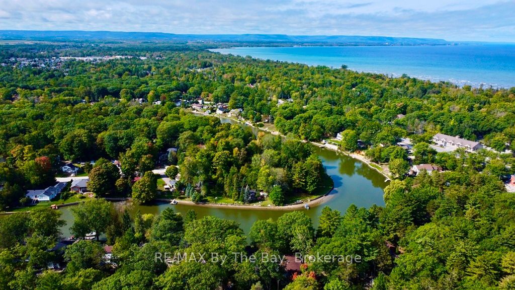 490 Oxbow Park Dr
