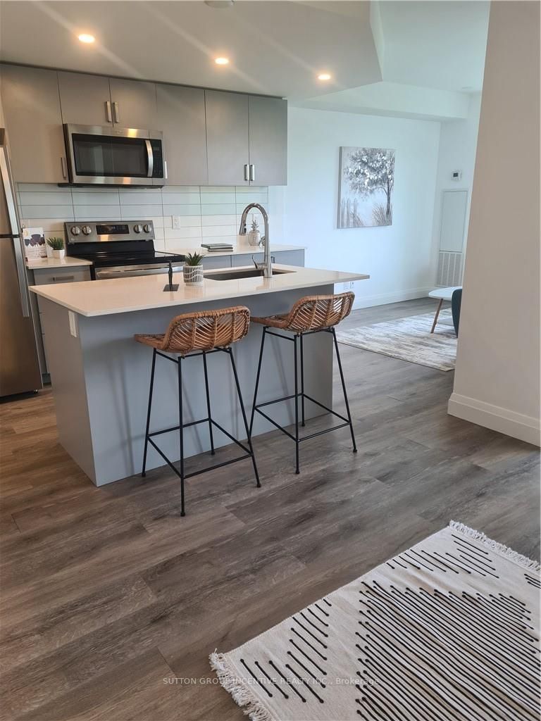 58 Lakeside Terr, #707