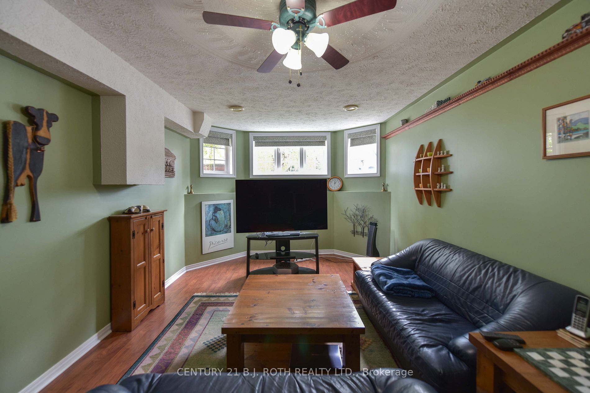 3156 Emperor Dr