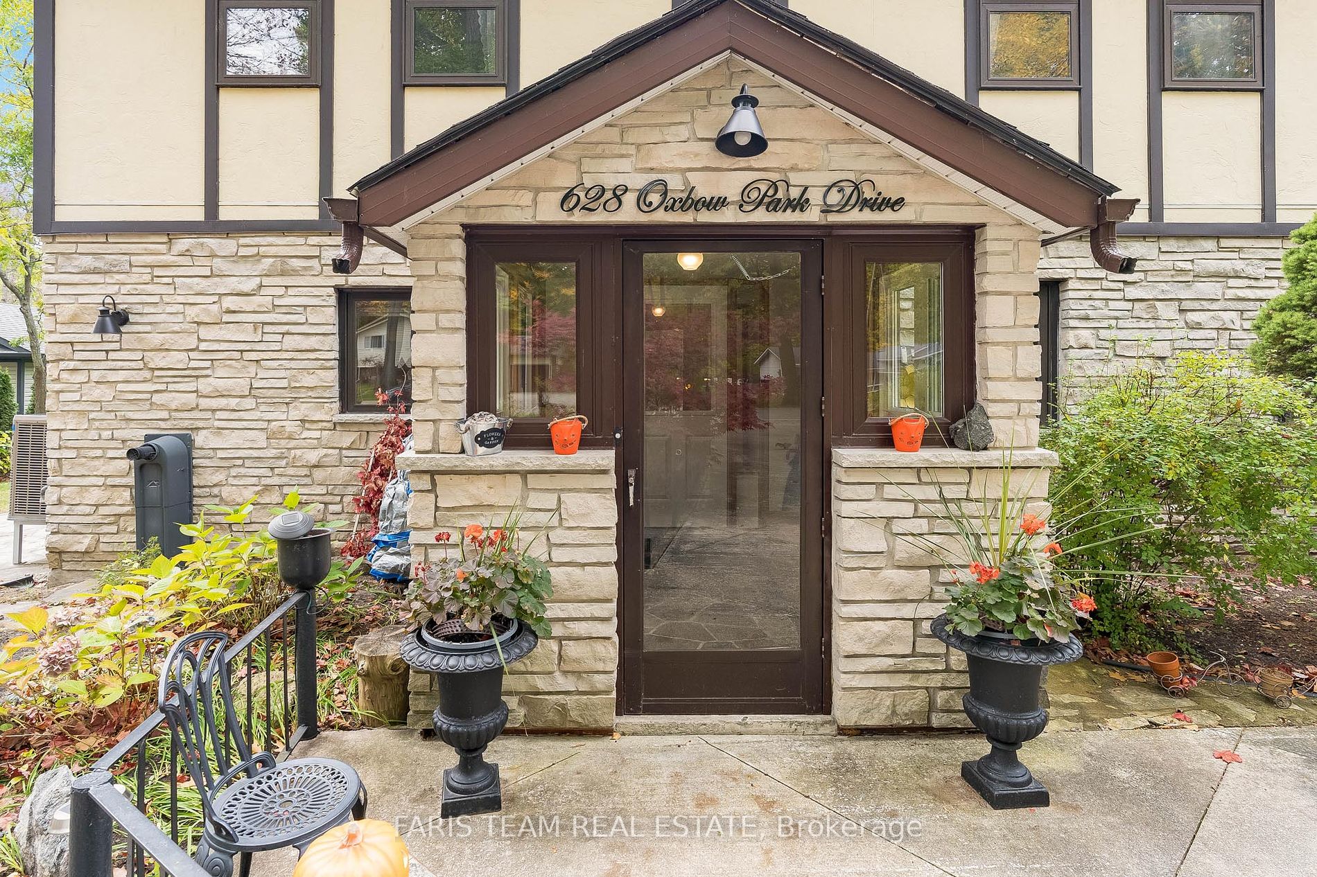 628 Oxbow Park Dr