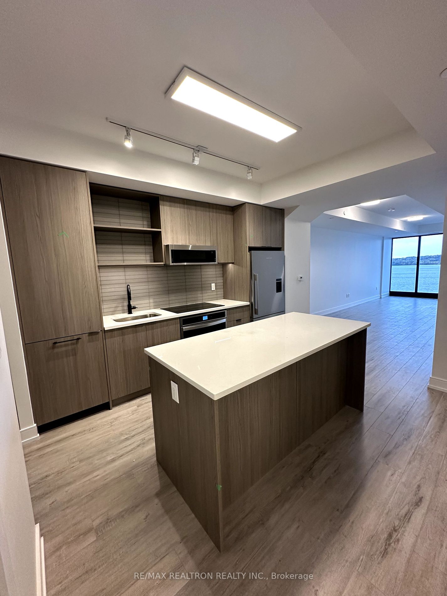 185 Dunlop St S, #708