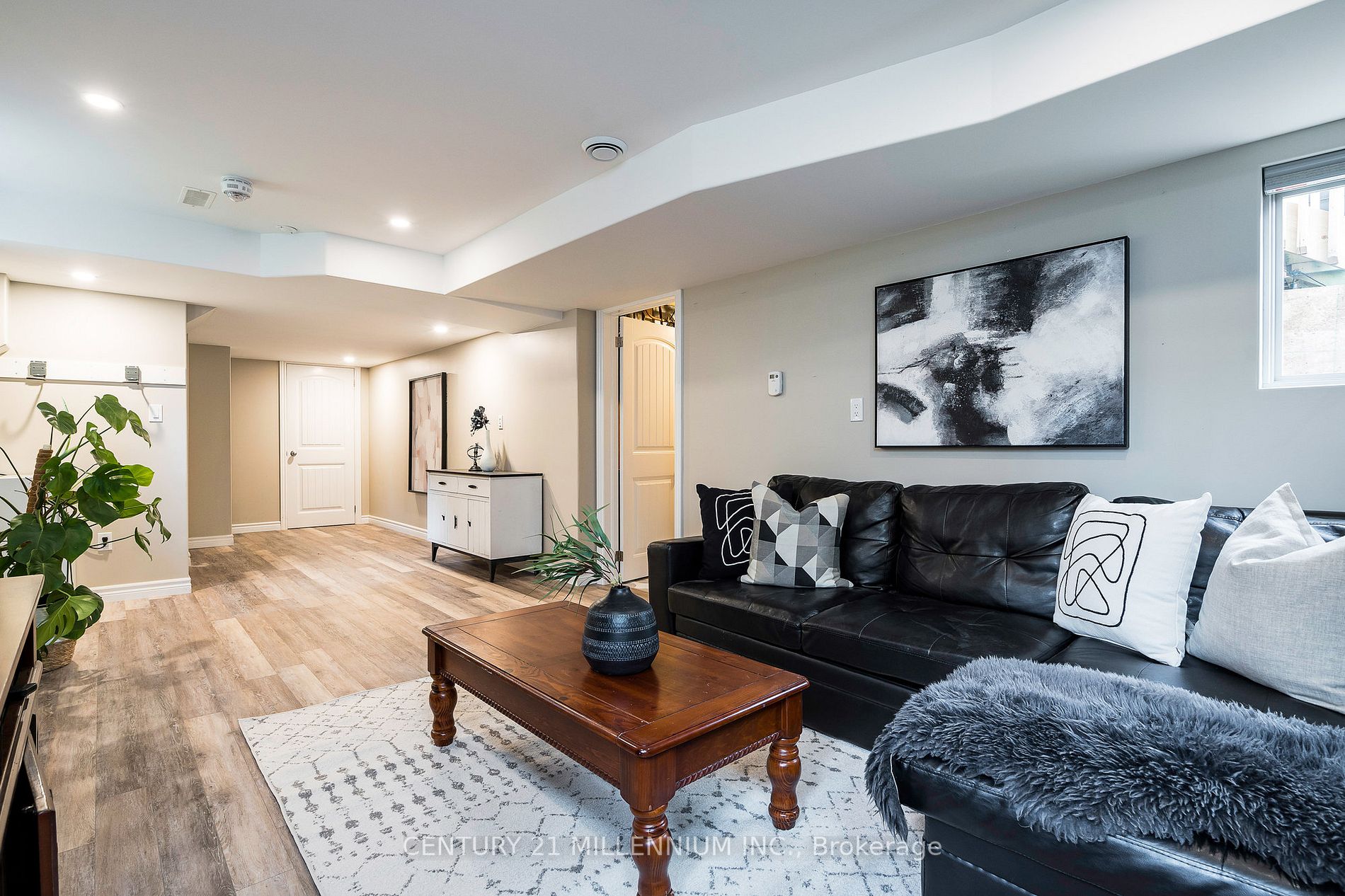 7 Hughes St