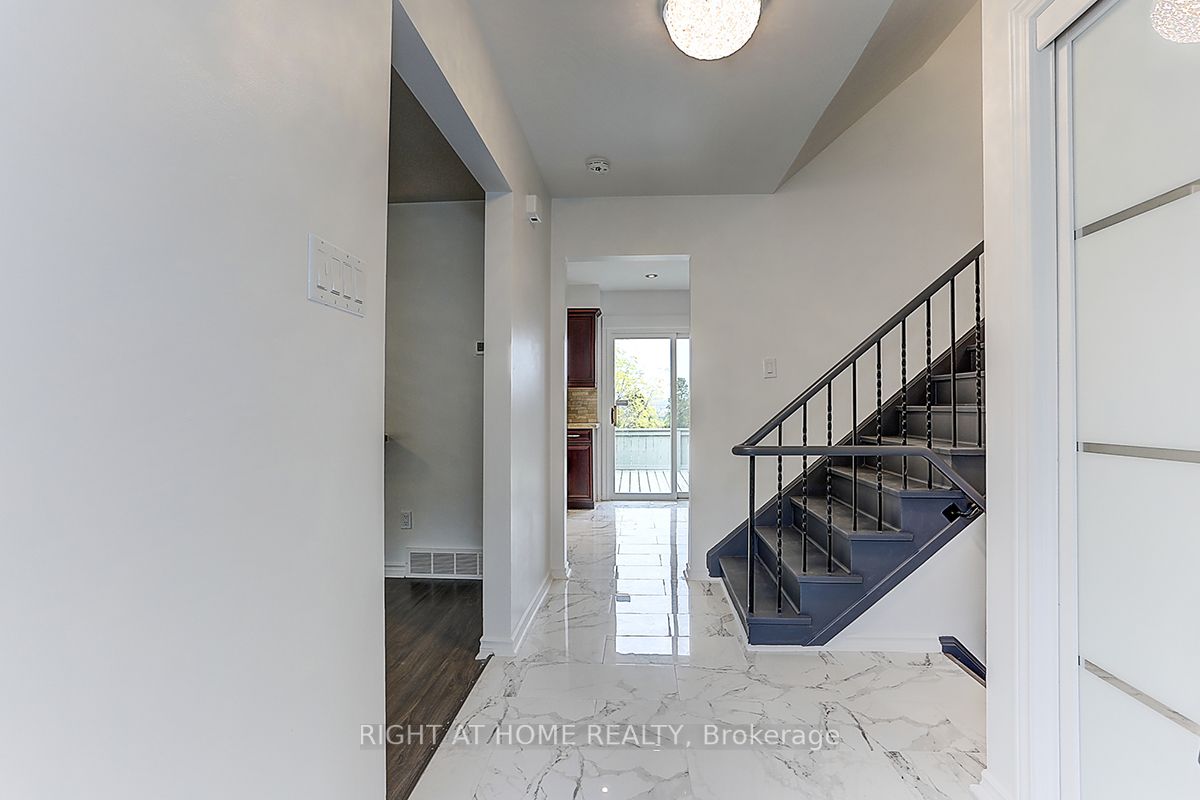 8 Peacock Lane