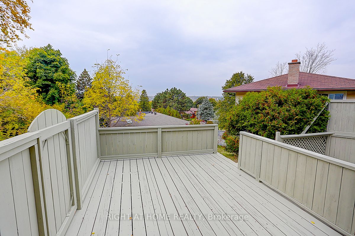 8 Peacock Lane