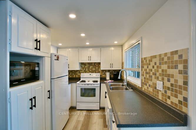 26 Farlain Lake Rd E
