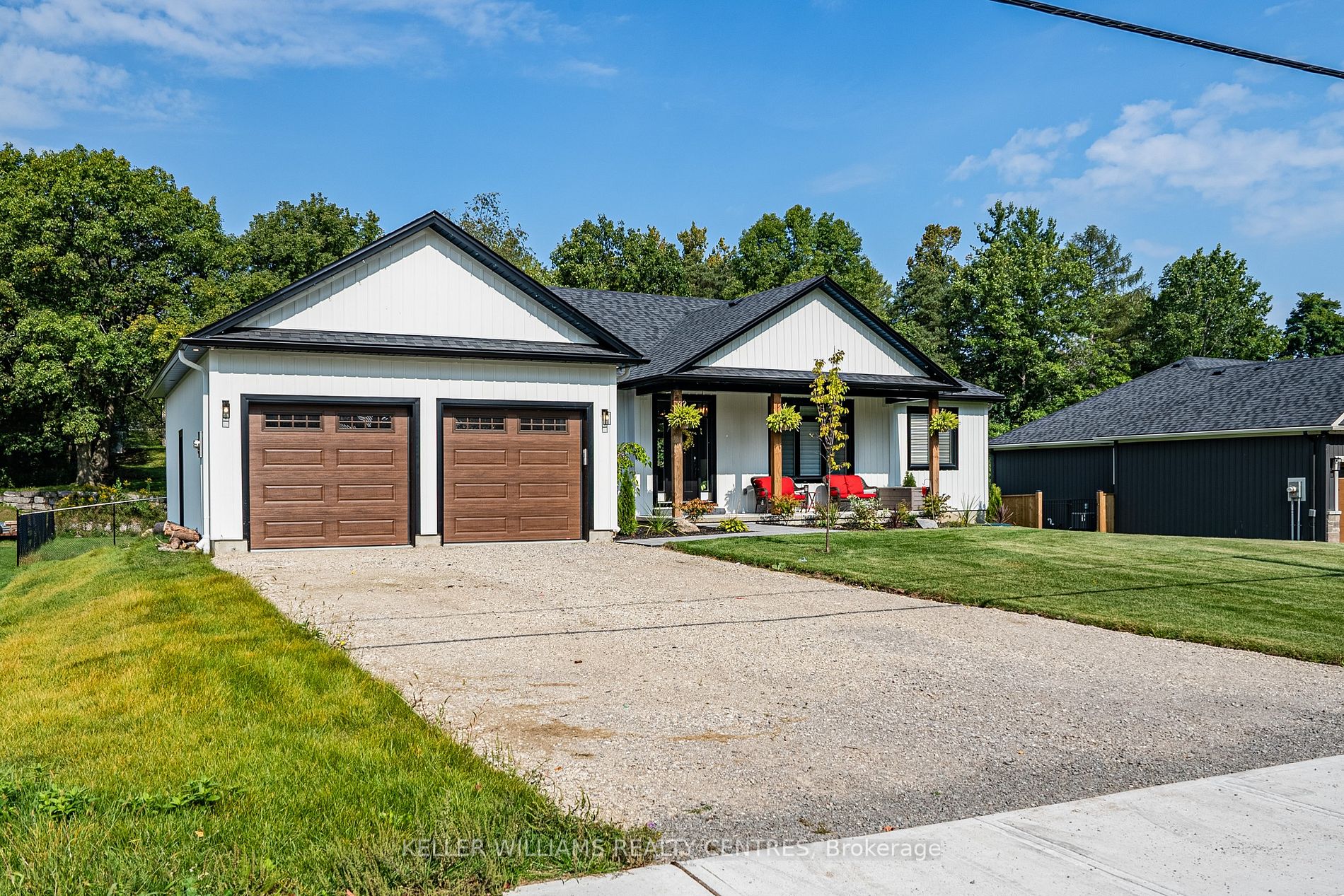 24 Mill St W