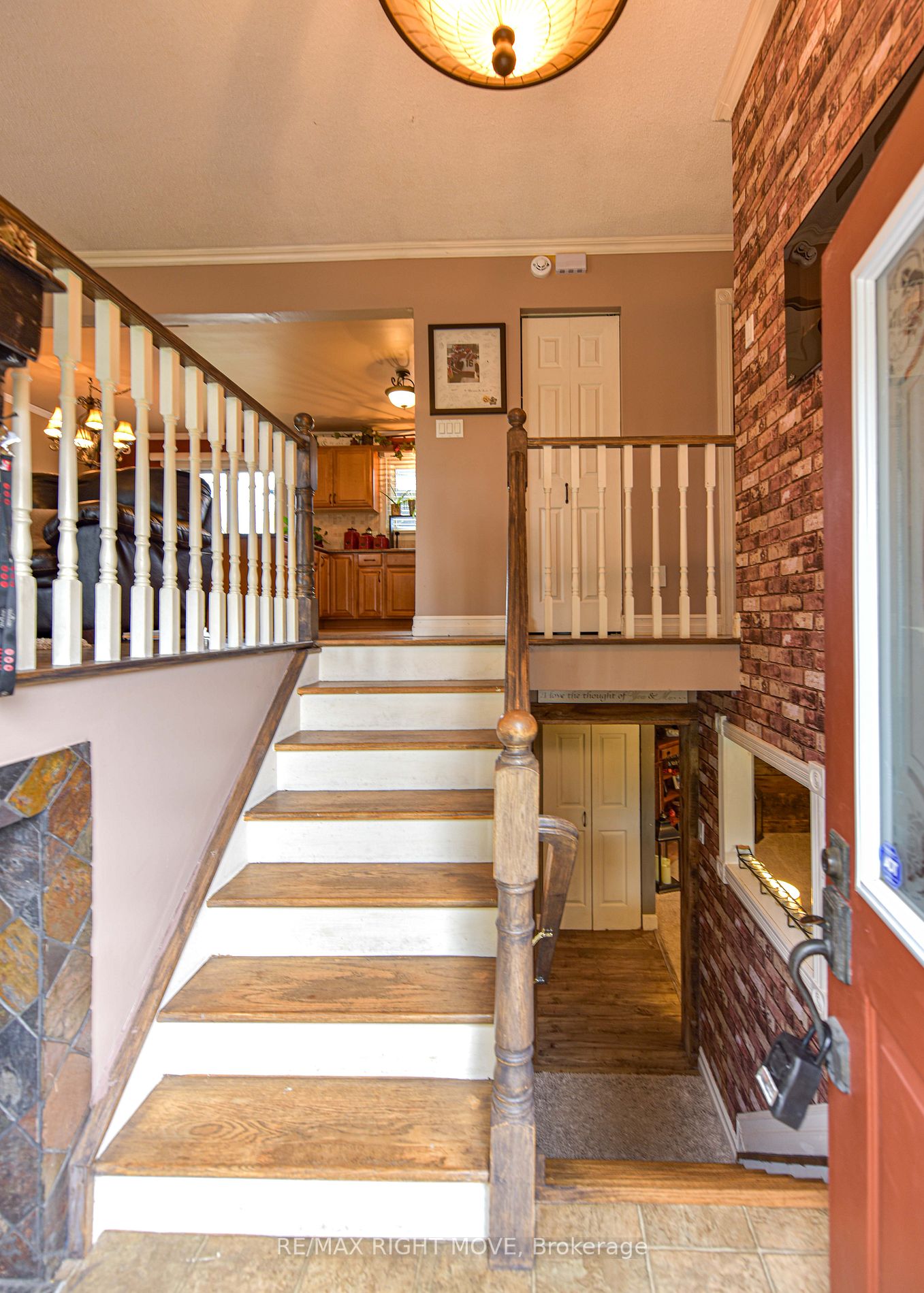 16 Champlain Cres