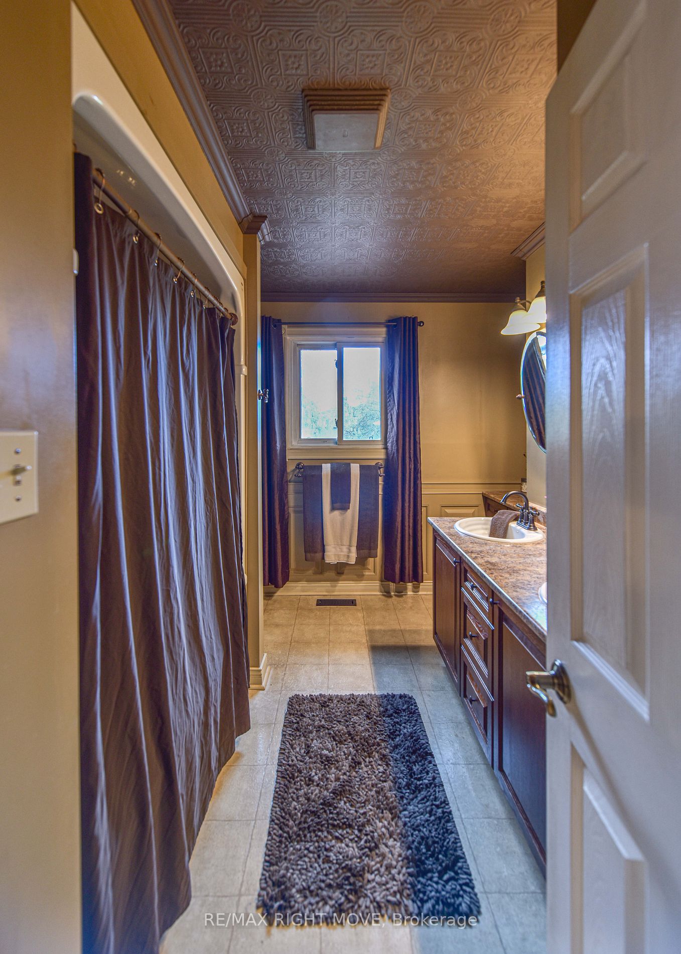 16 Champlain Cres