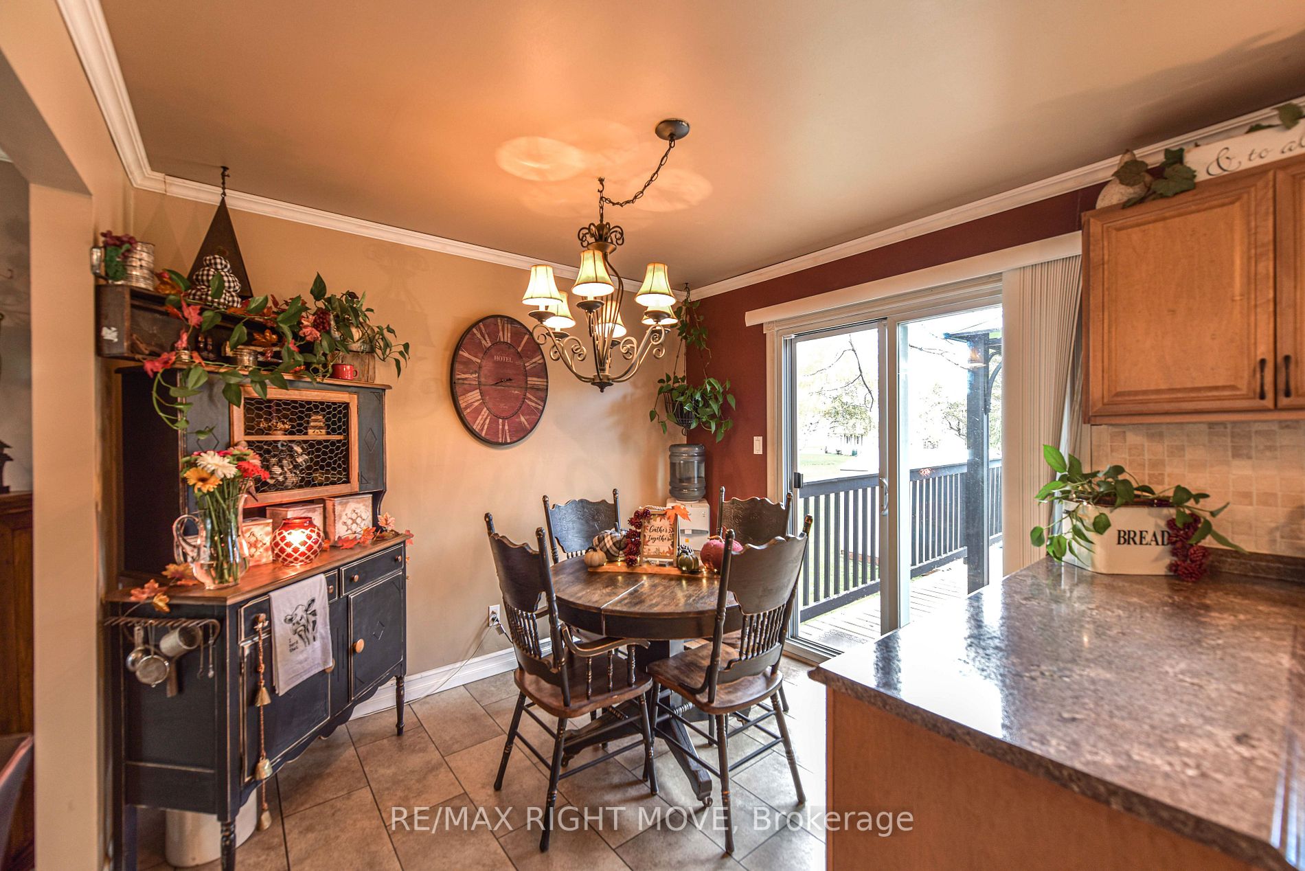 16 Champlain Cres