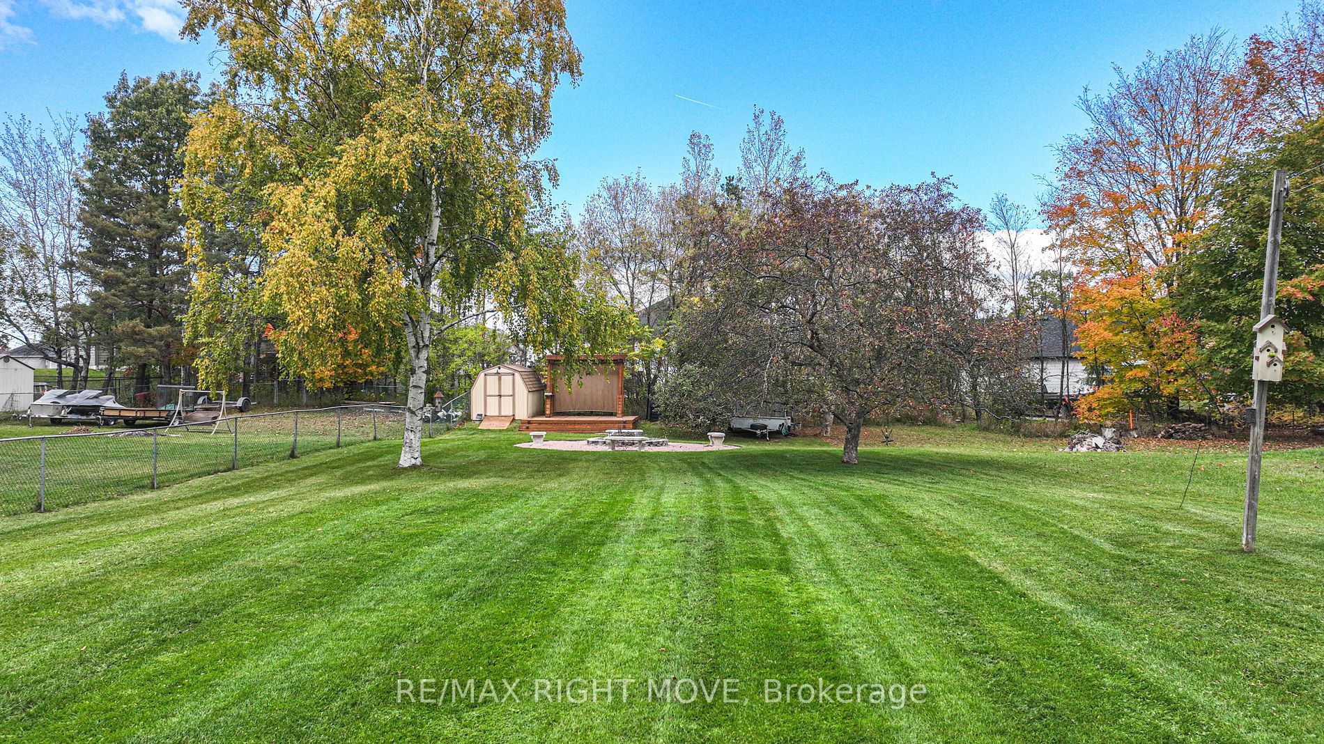 16 Champlain Cres