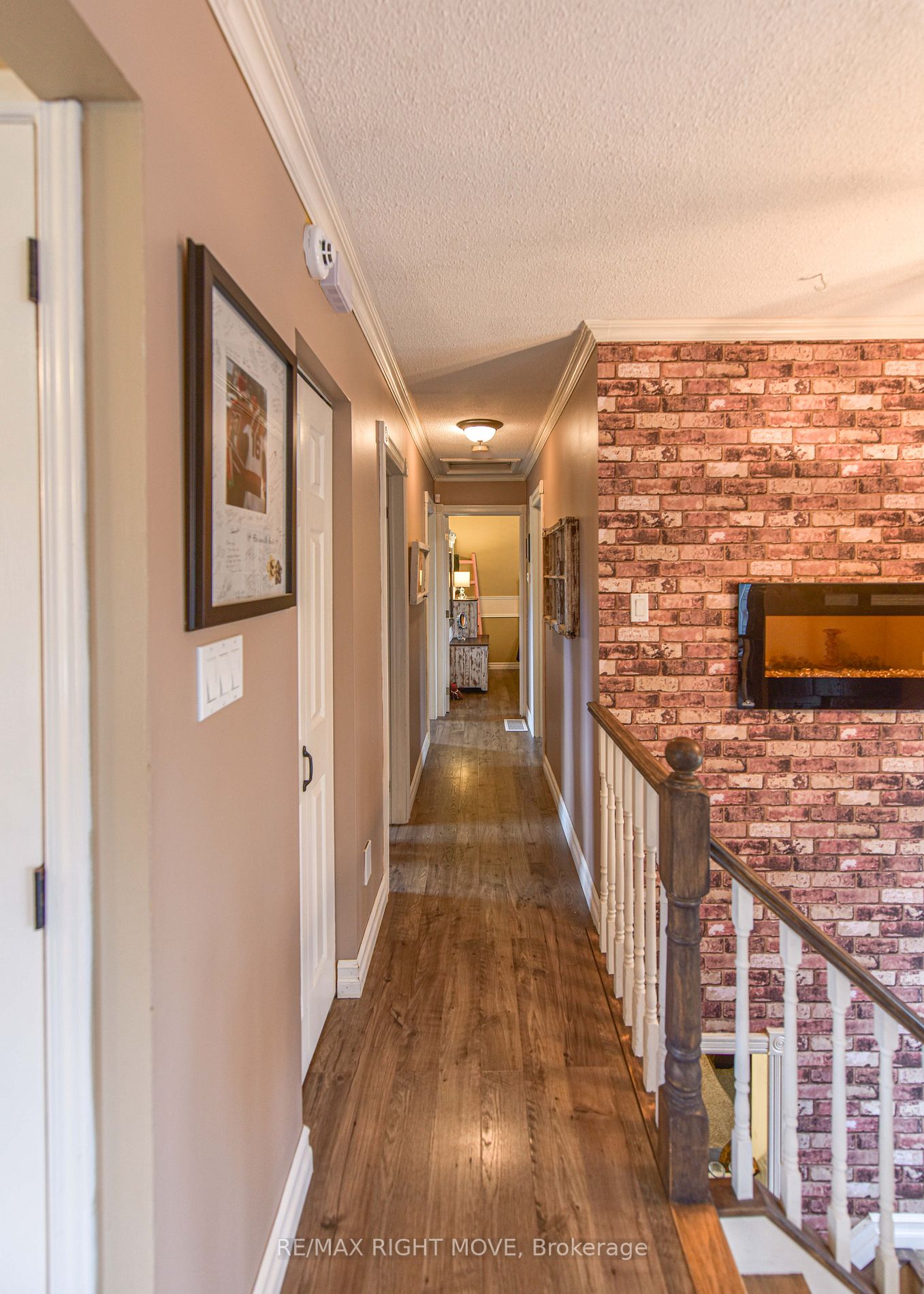 16 Champlain Cres