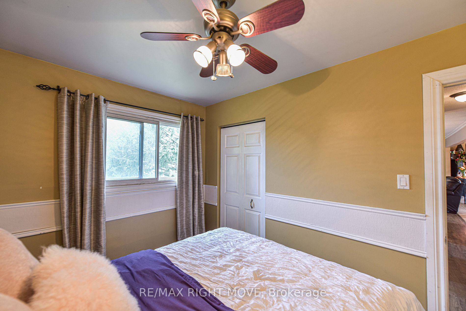 16 Champlain Cres