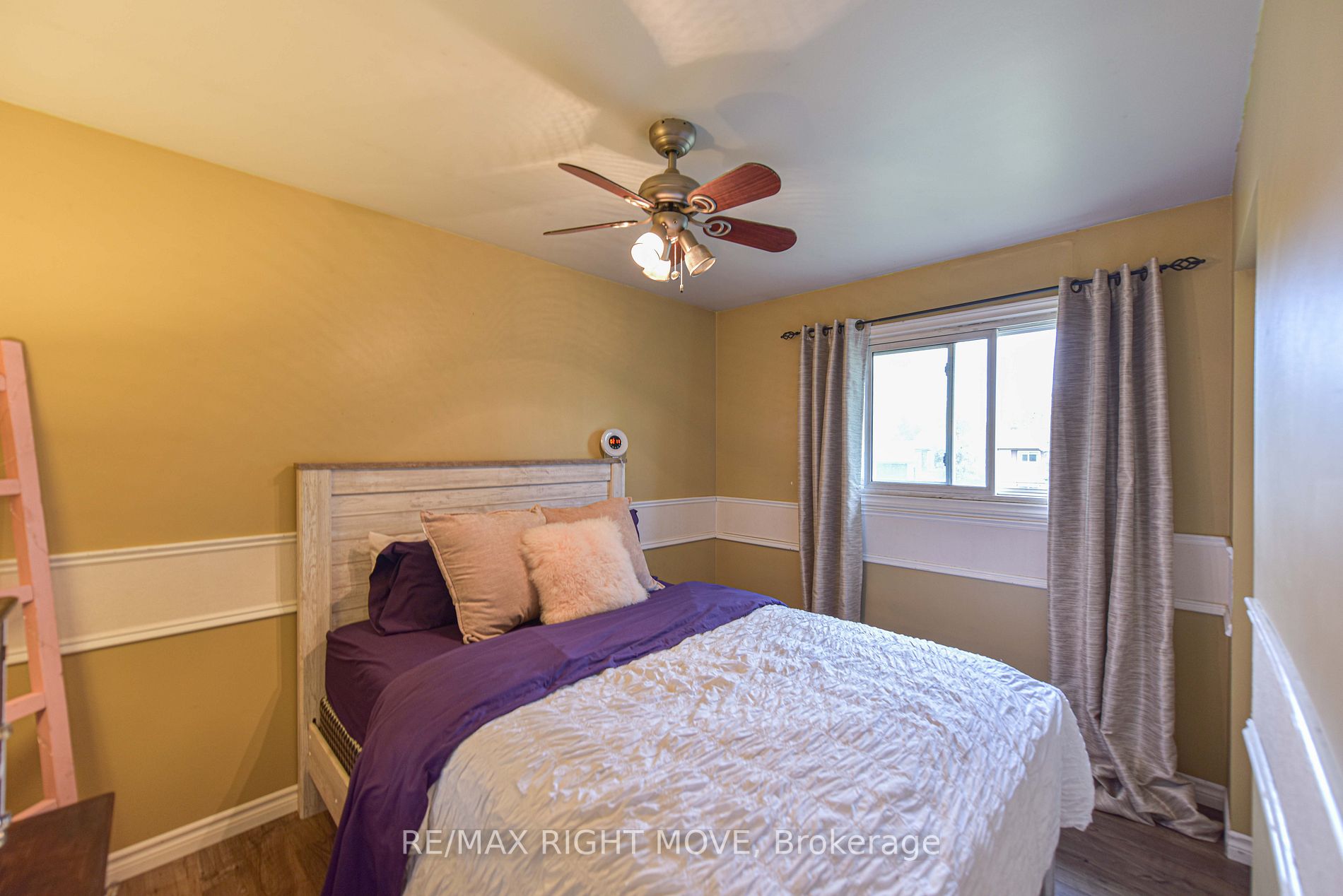16 Champlain Cres