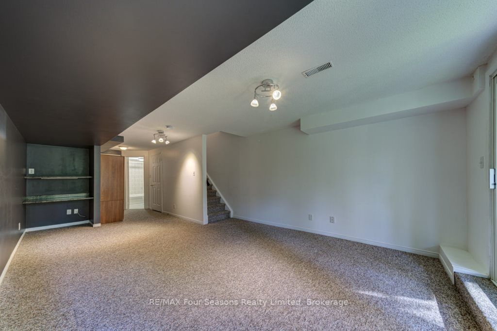 4 Royalton Lane, #4