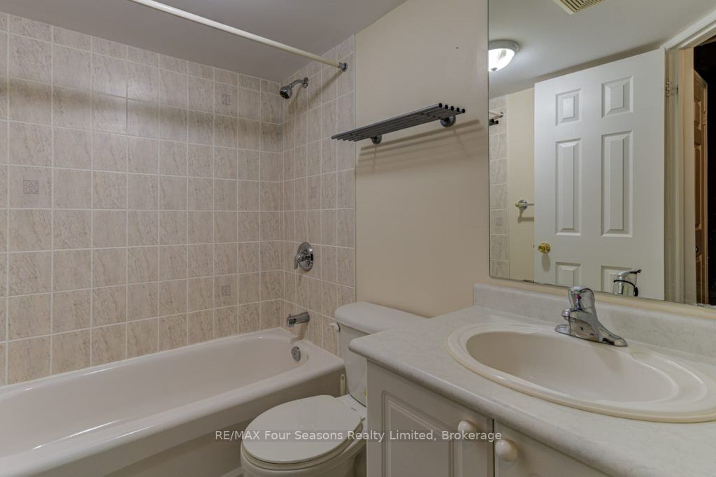 4 Royalton Lane, #4