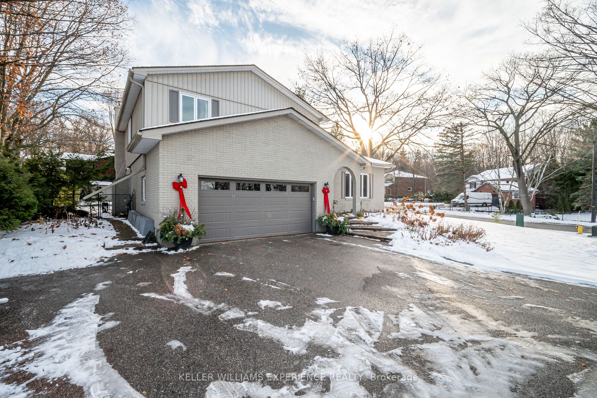 13 Royal Oak Dr