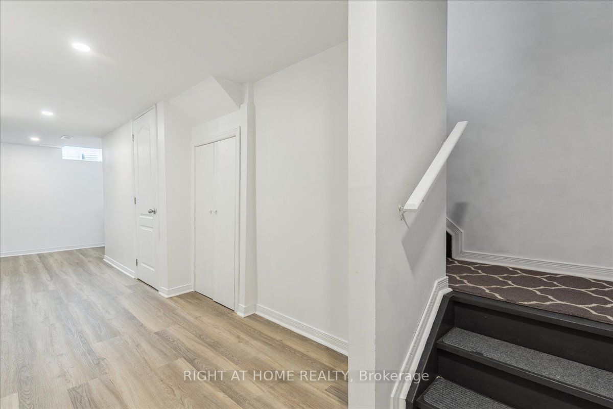 6 Barfoot St