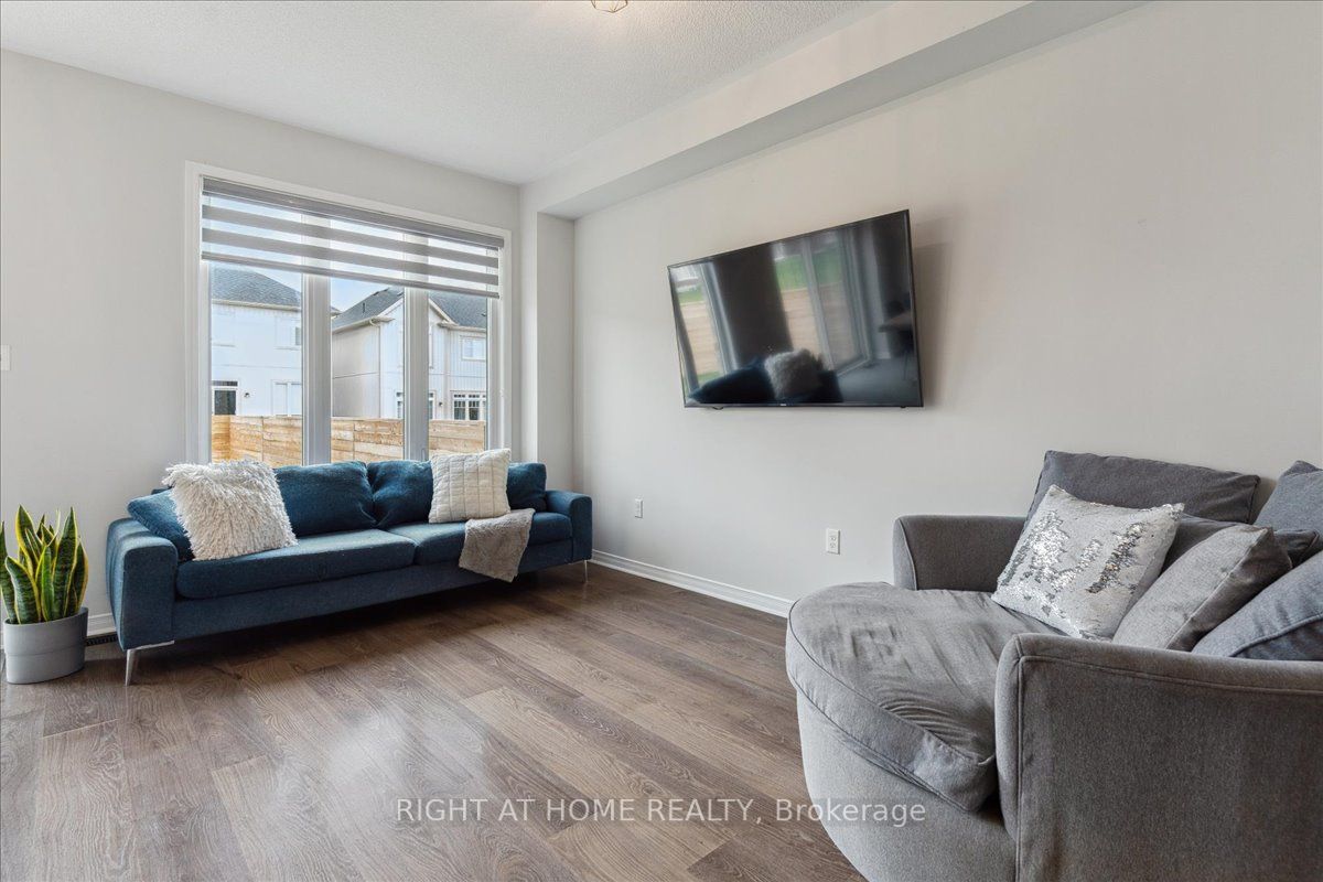 6 Barfoot St