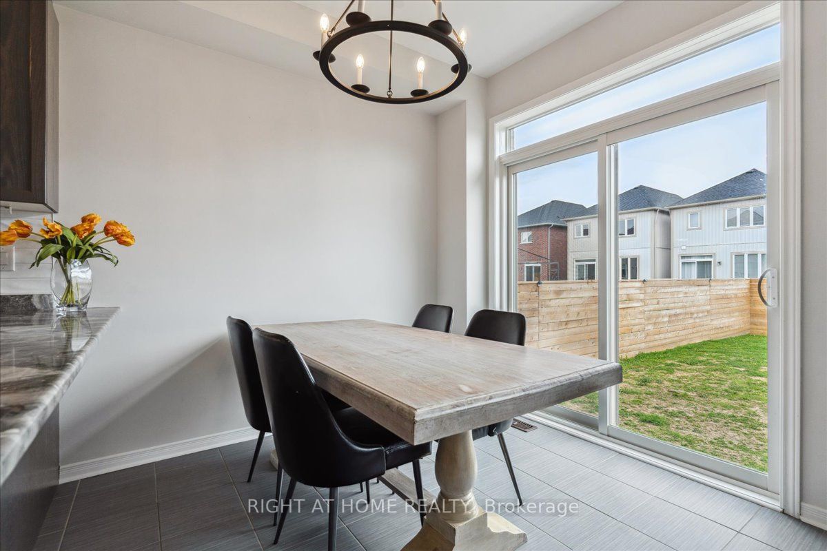 6 Barfoot St