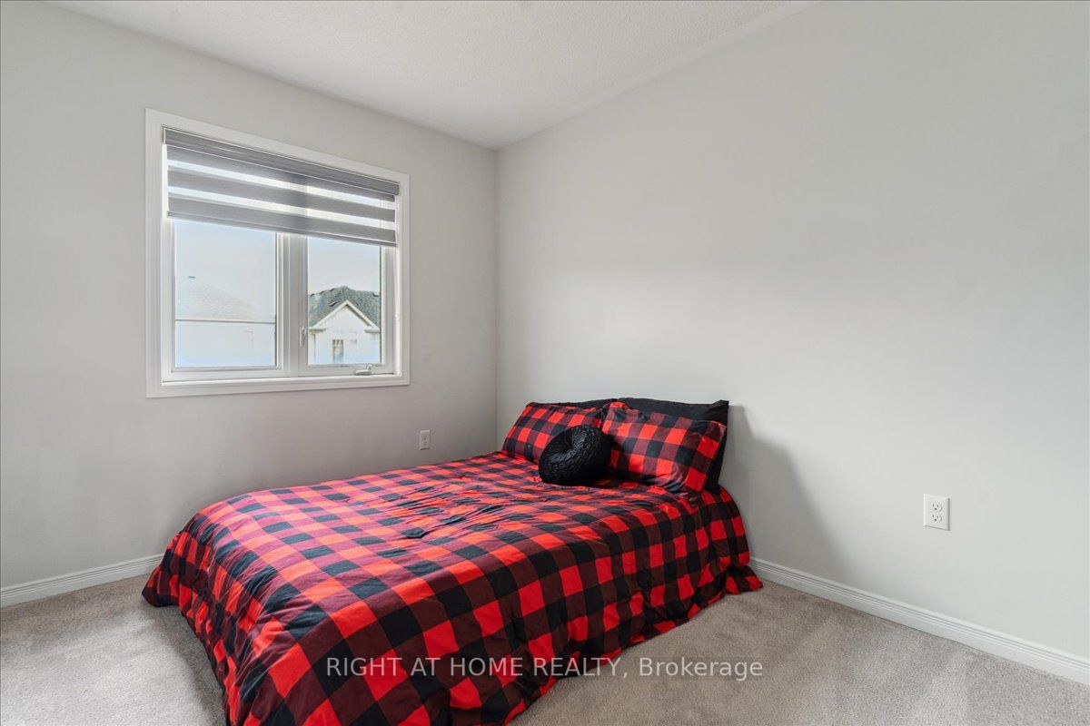6 Barfoot St