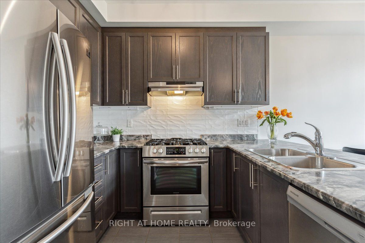 6 Barfoot St