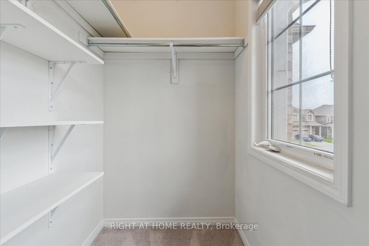6 Barfoot St