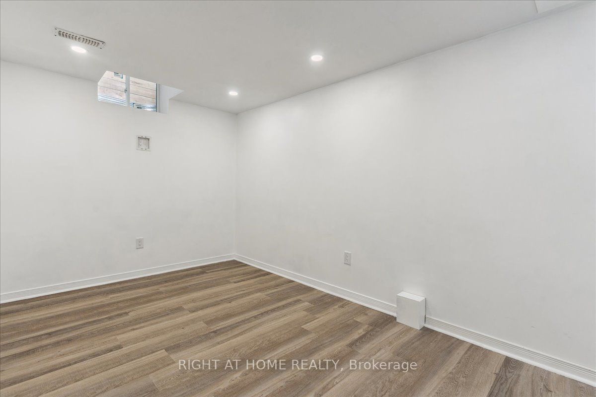 6 Barfoot St
