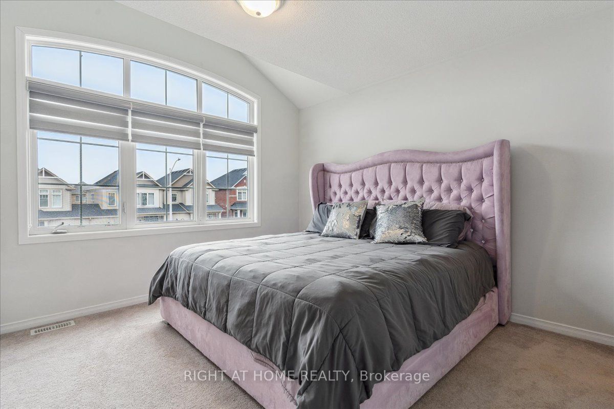 6 Barfoot St