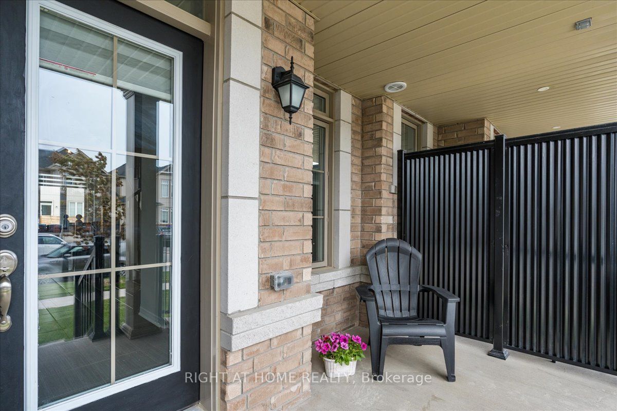 6 Barfoot St