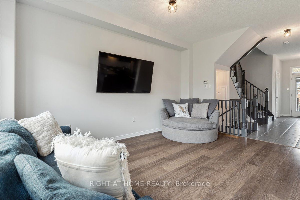 6 Barfoot St