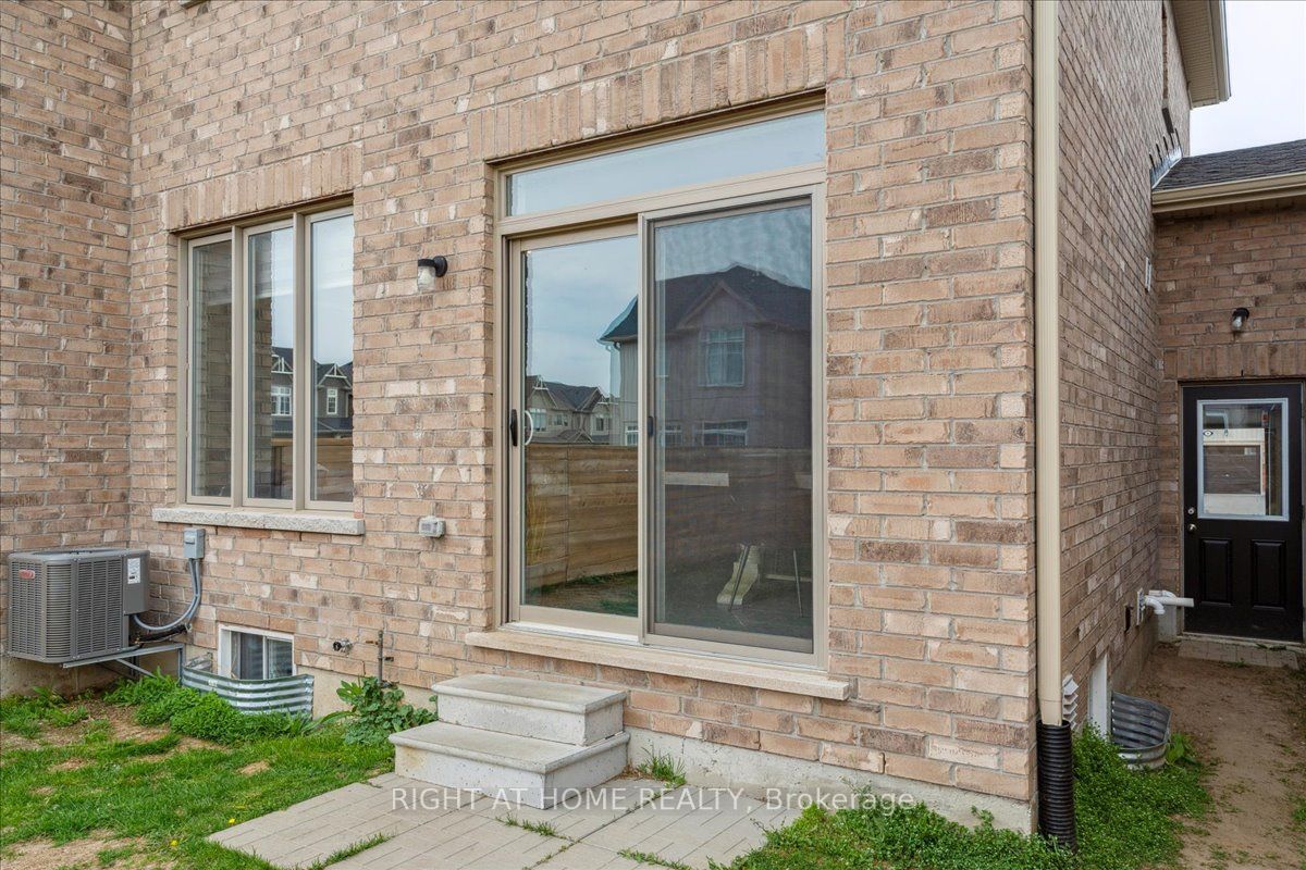 6 Barfoot St