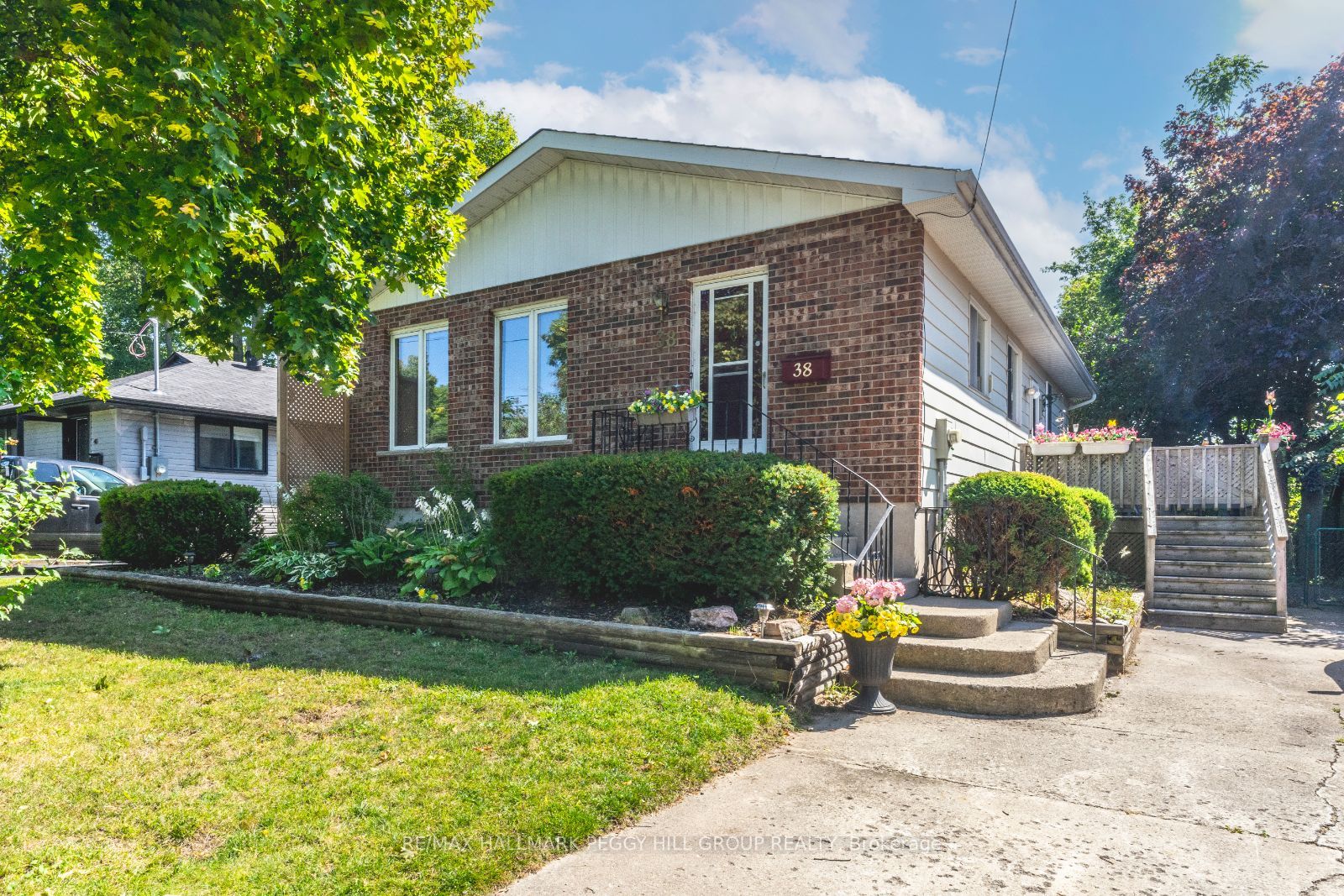 38 Erie St