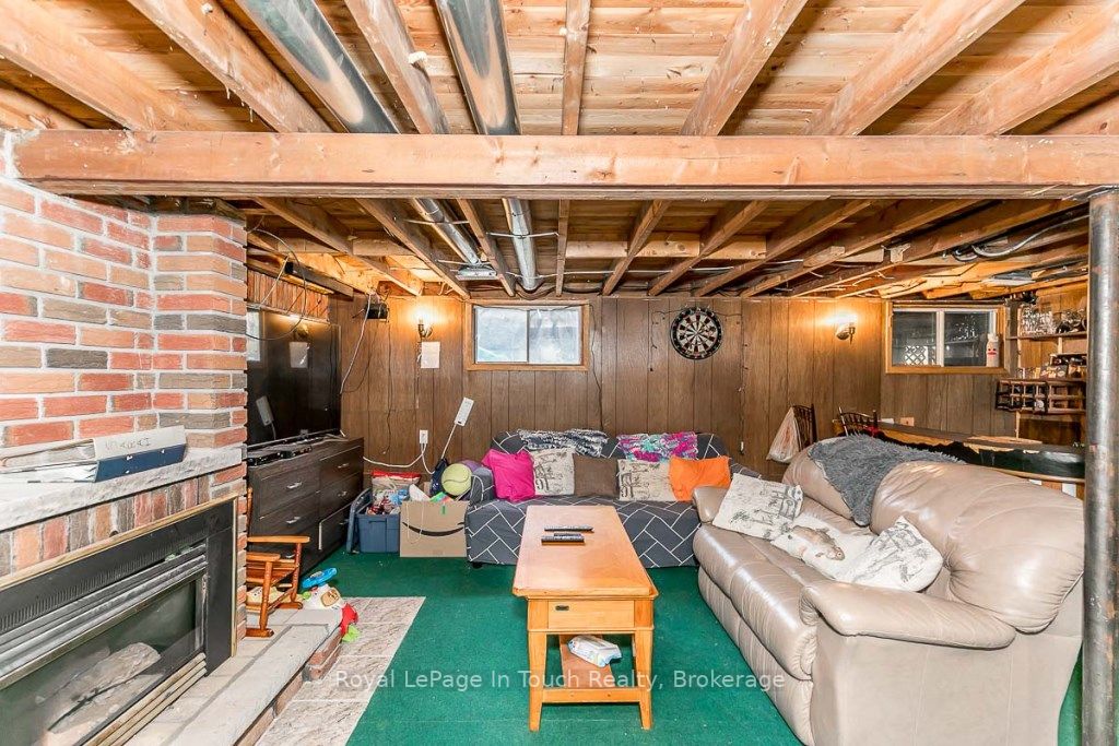 6 Hiawatha Rd