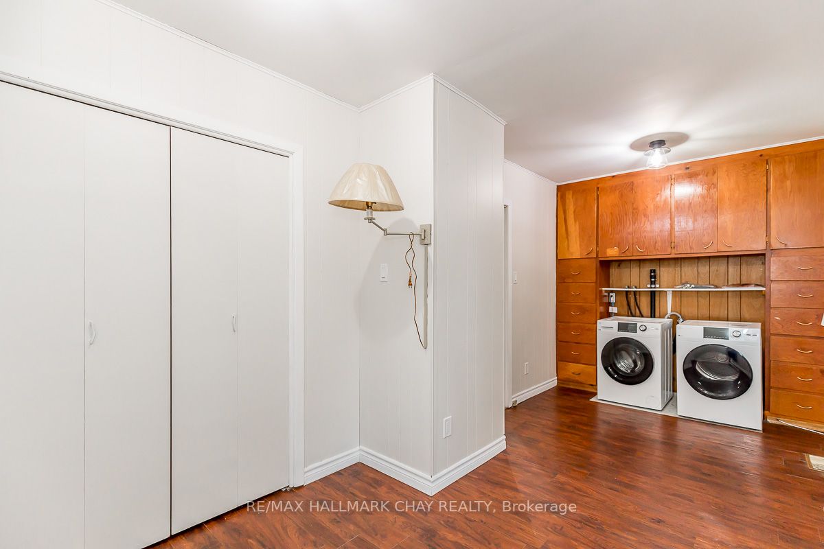62 Hoover Cres