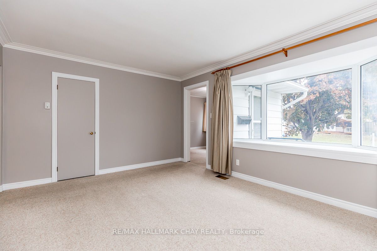 62 Hoover Cres