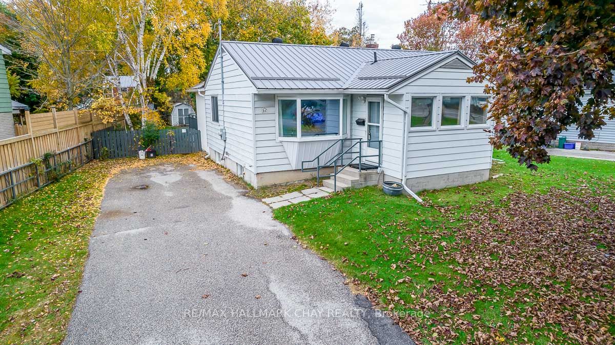 62 Hoover Cres