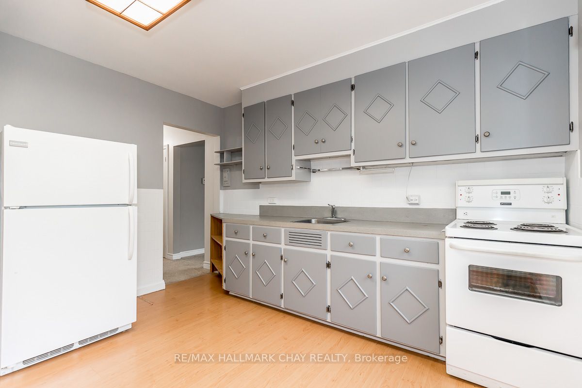 62 Hoover Cres