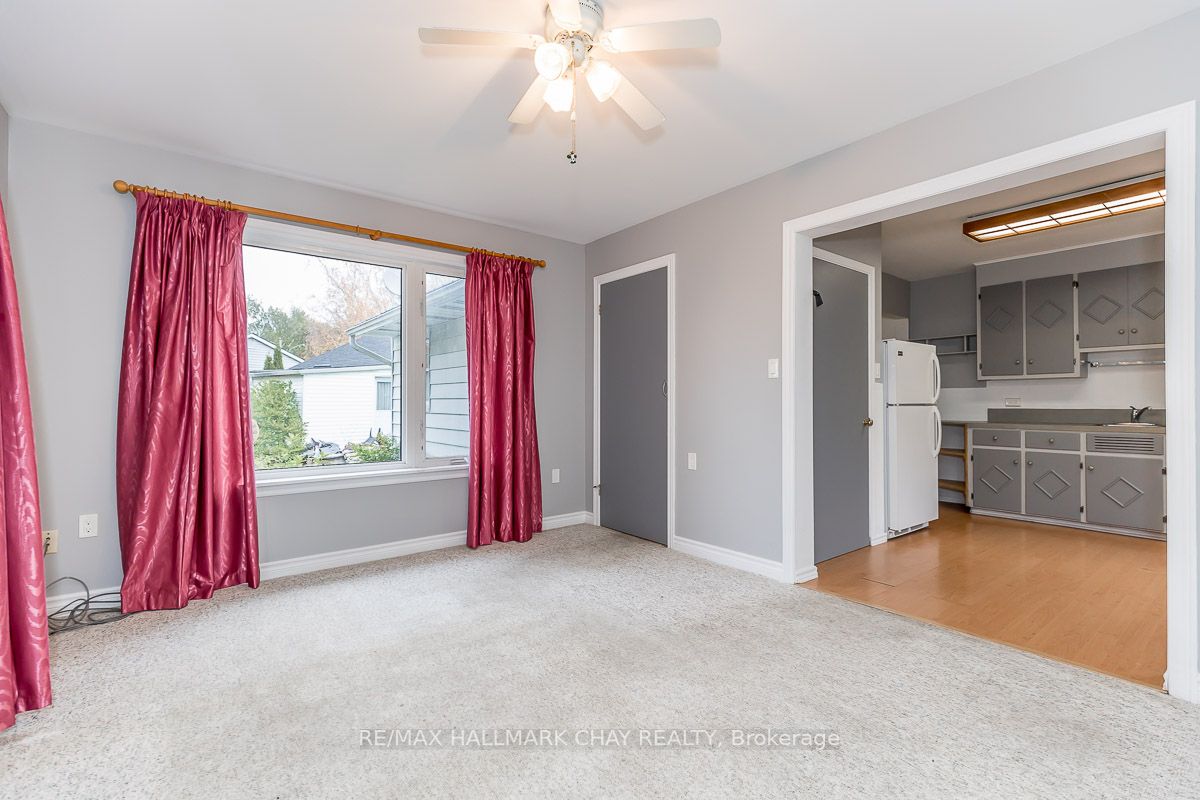 62 Hoover Cres